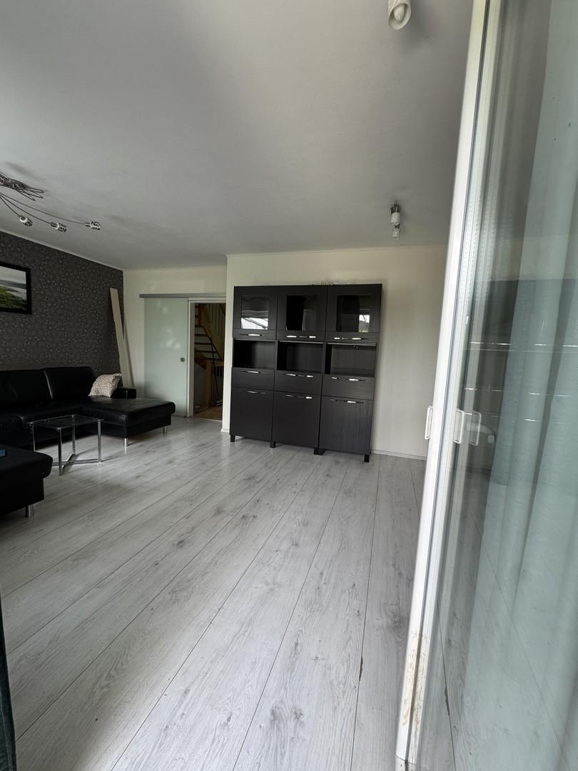 Wohnzimmer Blick zum Flur