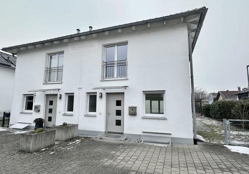 Haus Nr. 14 und 14 a mit Stellplatz vor Nr. 14