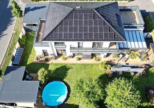 Südseite mit Pool