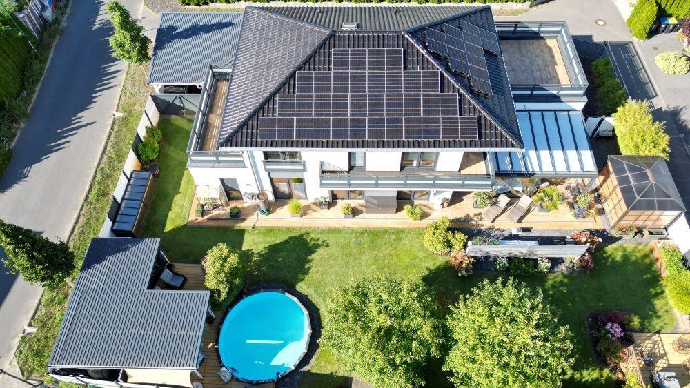 Südseite mit Pool