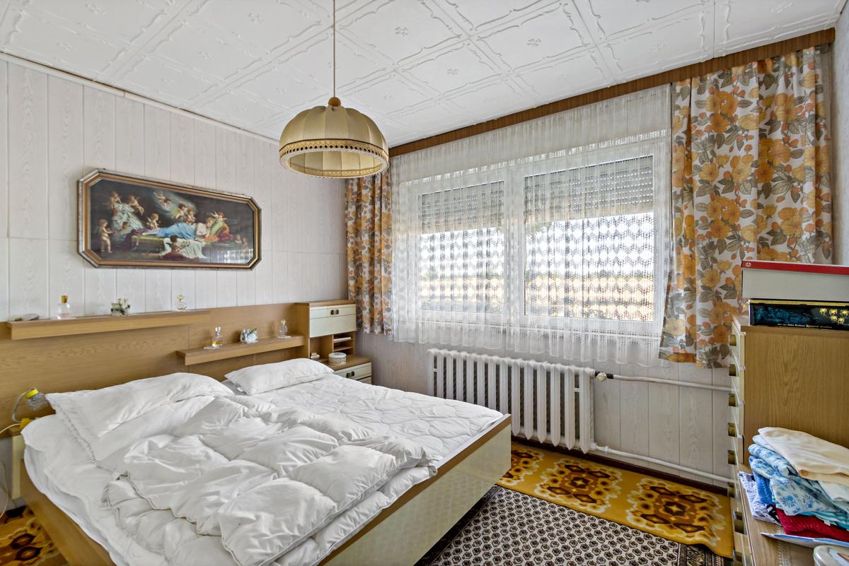 Schlafzimmer 1