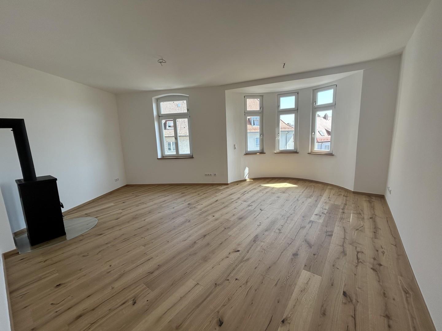 Wohn-/Esszimmer mit Ofen