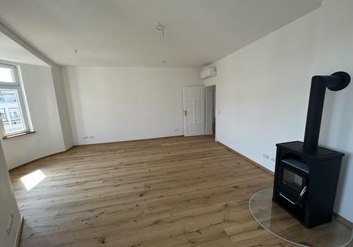 Wohn-/Esszimmer mit Ofen