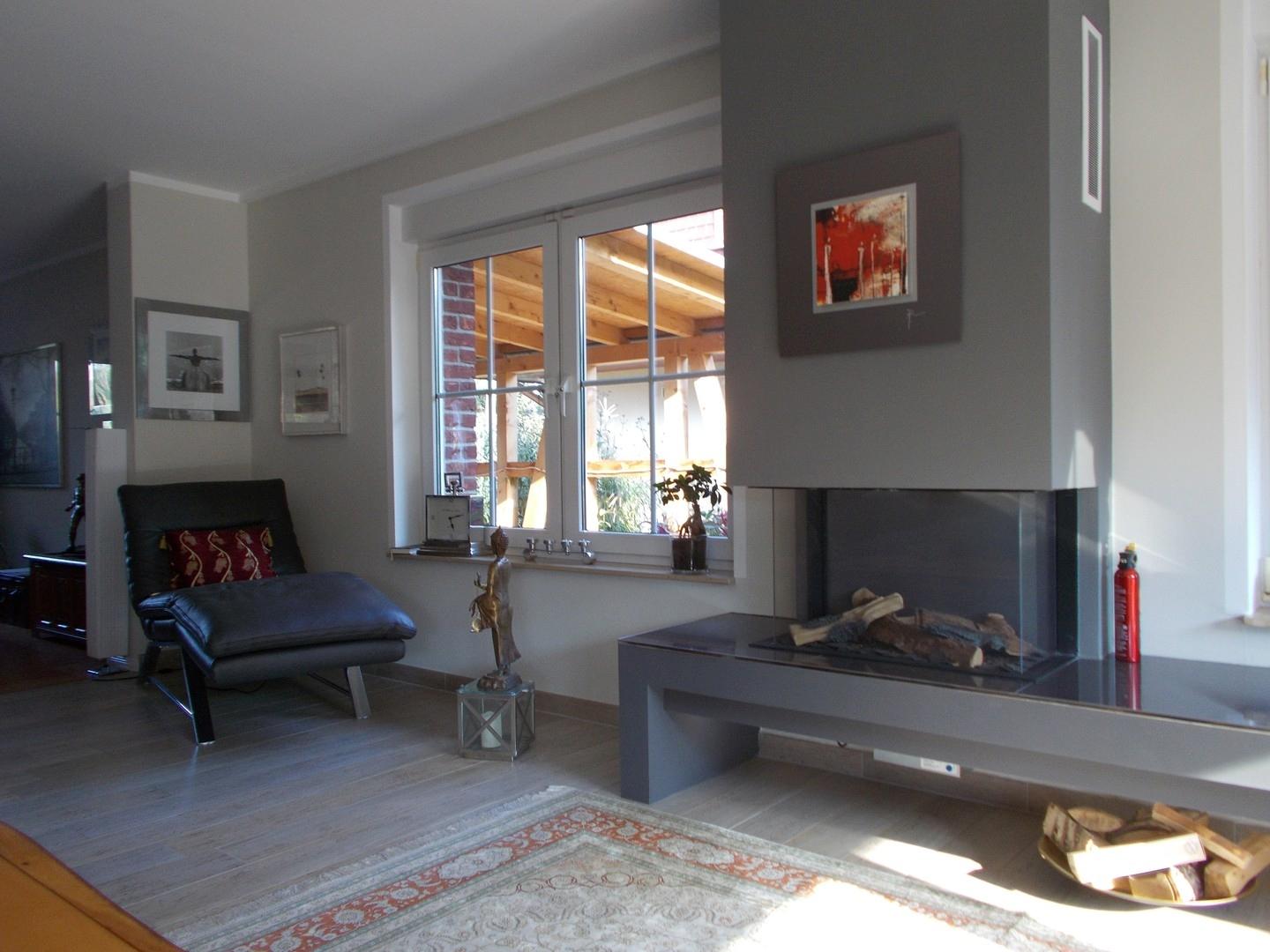 Wohnzimmer mit Kamin