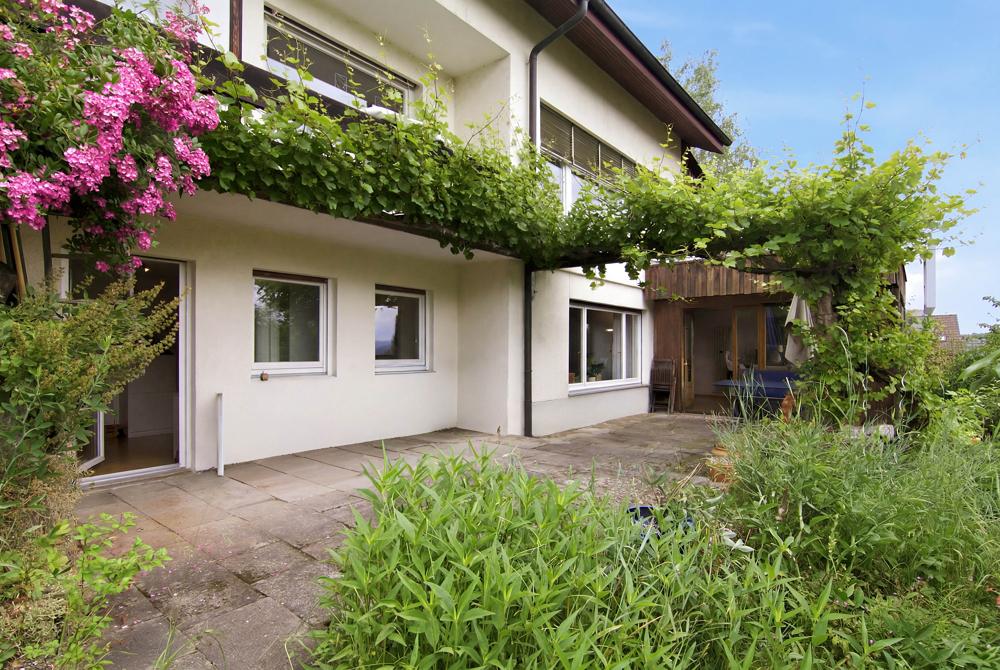 Gesamter Blick auf die Terrasse