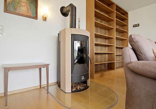 ...mit freistehendem Kamin
