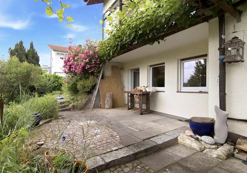 Großzügige Terrasse mit Zugang...