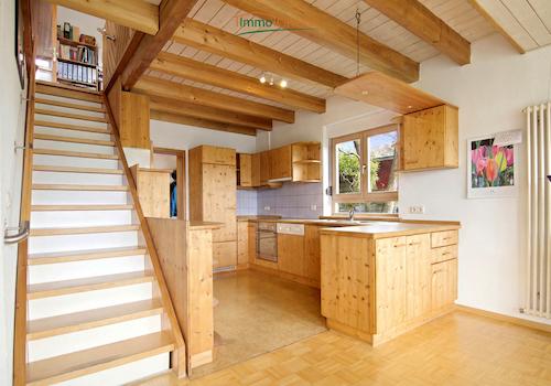 1. UG - Offene Küche mit Treppen zum EG Schlafzimmer