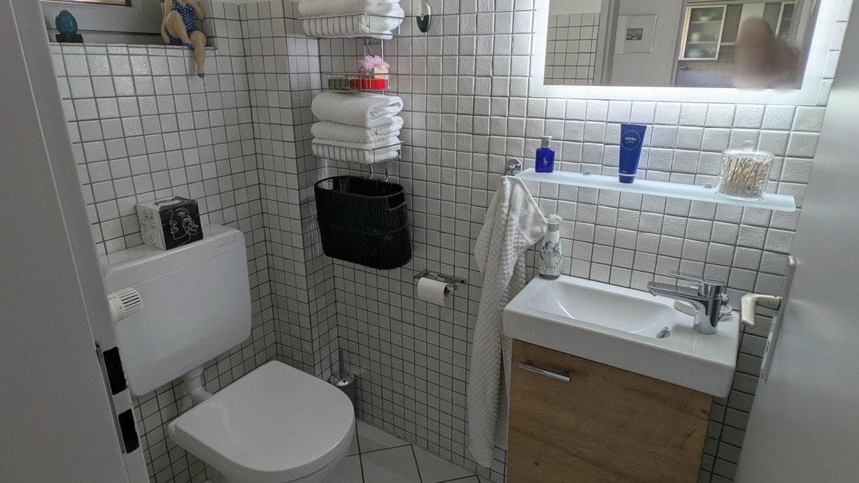 Gäste WC mit Dusche im Erdgeschoss