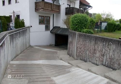 Tiefgaragen-Zufahrt