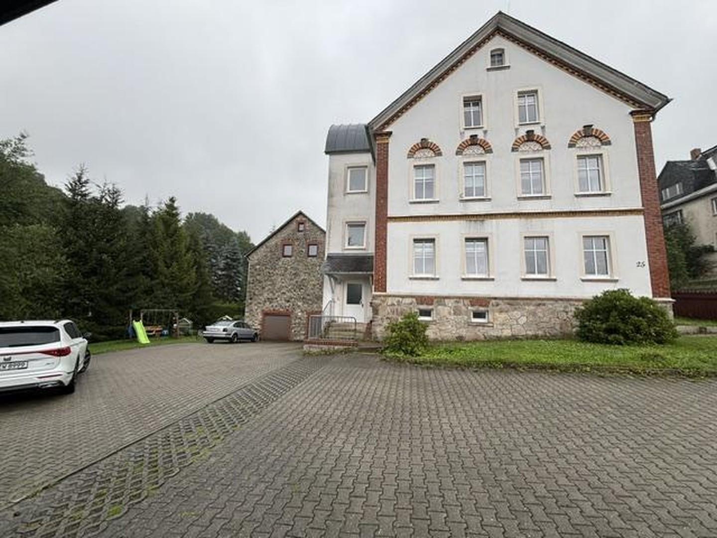 Hofansicht mit Carport