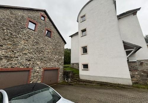 Scheunenansicht mit Garage
