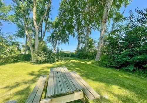 Garten mit Spielplatz