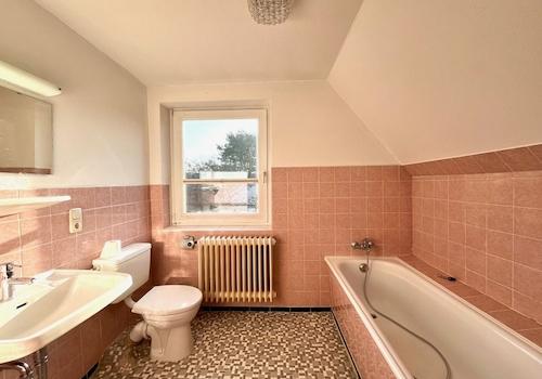 Wannenbad im Dachgeschoss