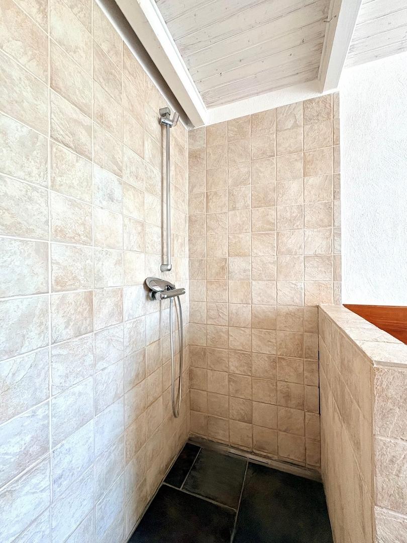 Dusche Erdgeschoss Naturstein