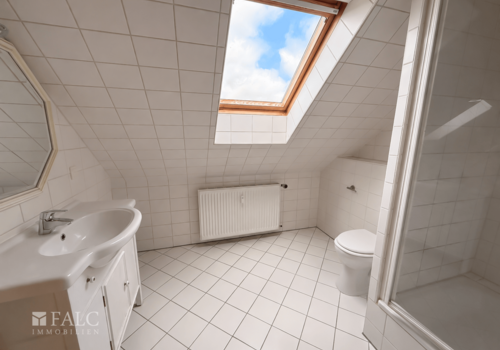 DG Wohnung links Badezimmer
