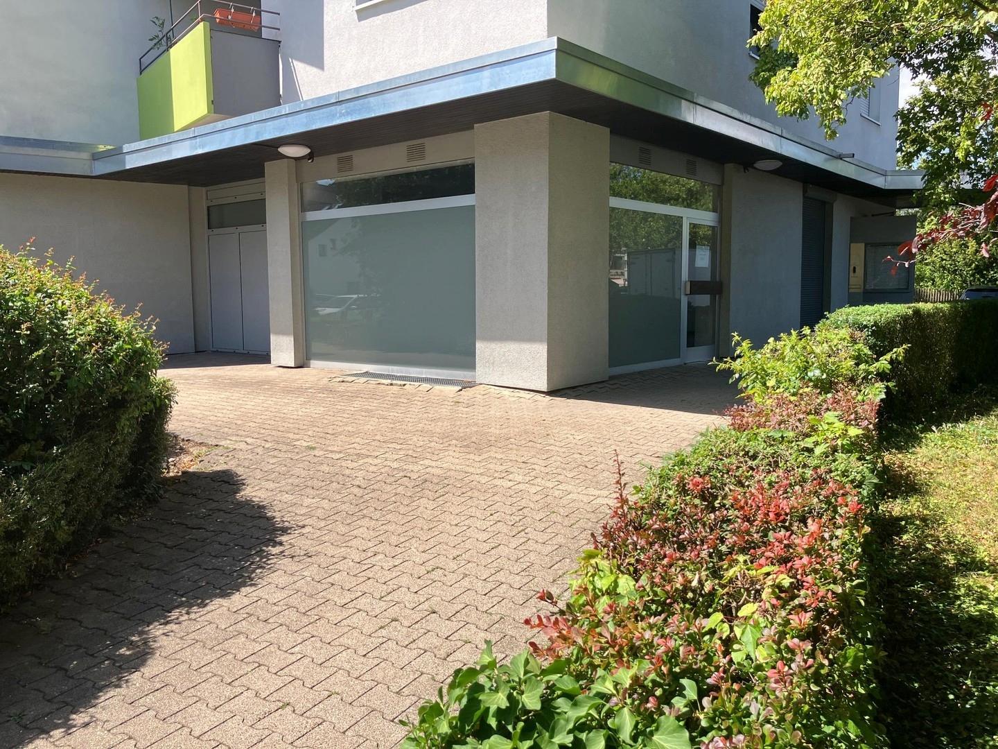 Außenansicht + Gartenzugang