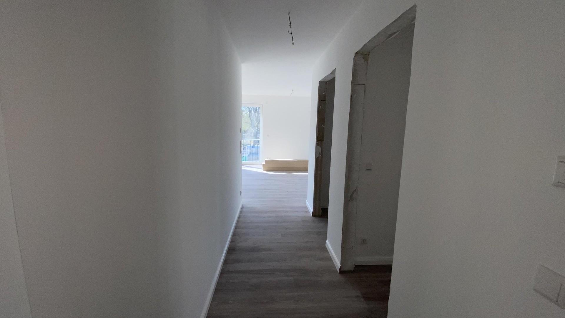 Flur Zimmer 1 & Wohnbereich 