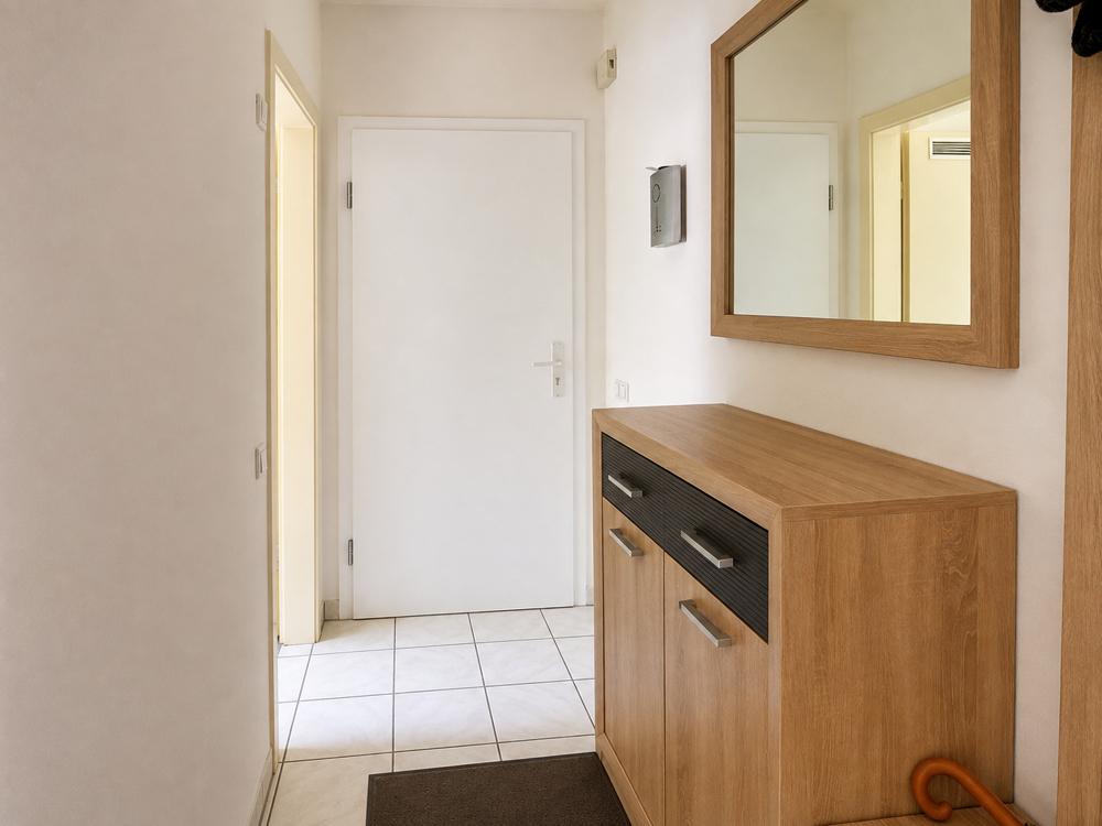 Flur mit Wohnungstür
