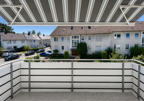 Herrlicher Sonnenbalkon mit Markise