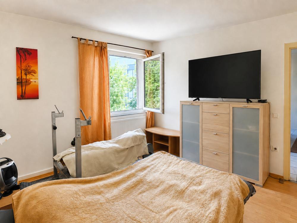 Gut zu möblierendes Schlafzimmer