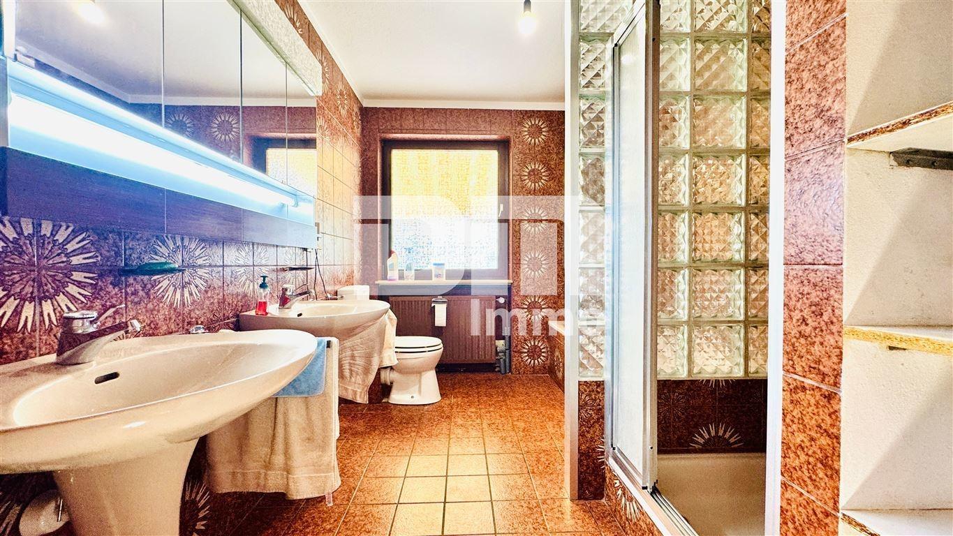 EG Bad / Wanne / Dusche / Doppelwaschtisch
