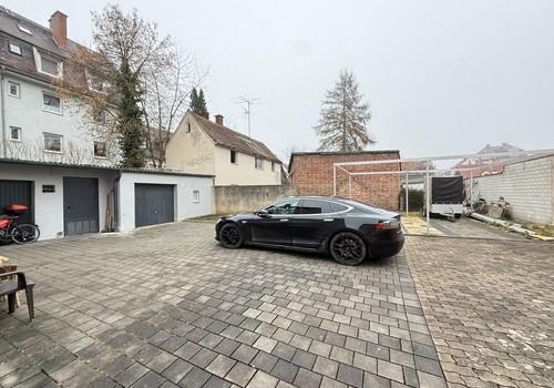 Parkplatz/Hof