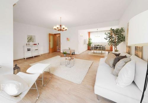 Wohnzimmer mit Esszimmer