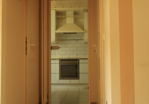 Blick aus Flur in die Küche