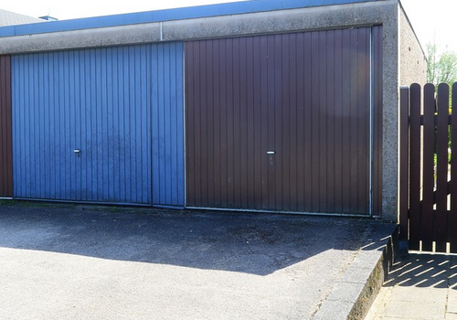 Garage mit Stellplatz