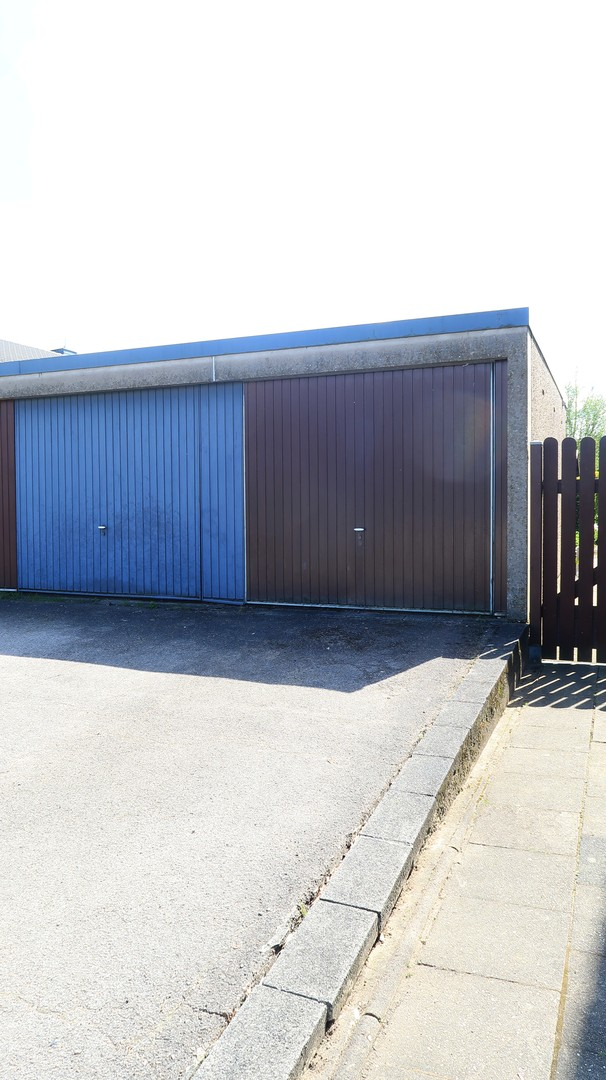 Garage mit Stellplatz