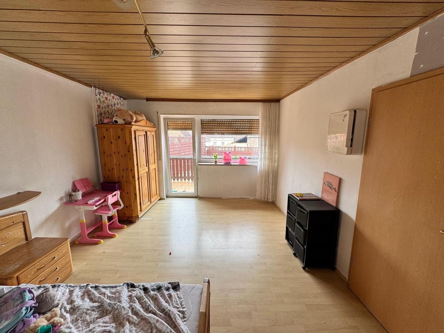 Schlafzimmer mit Balkonzugang