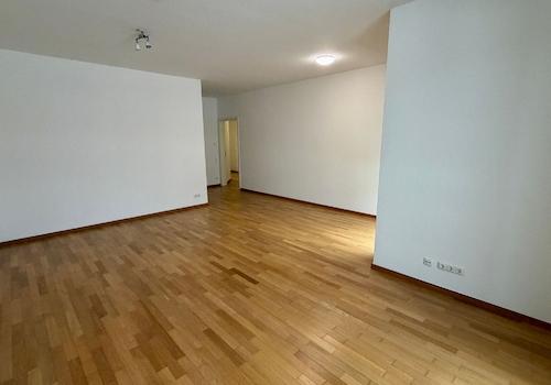 Geräumiges Wohnzimmer