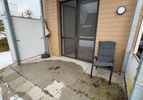 Terrassenansicht mit Stuhl