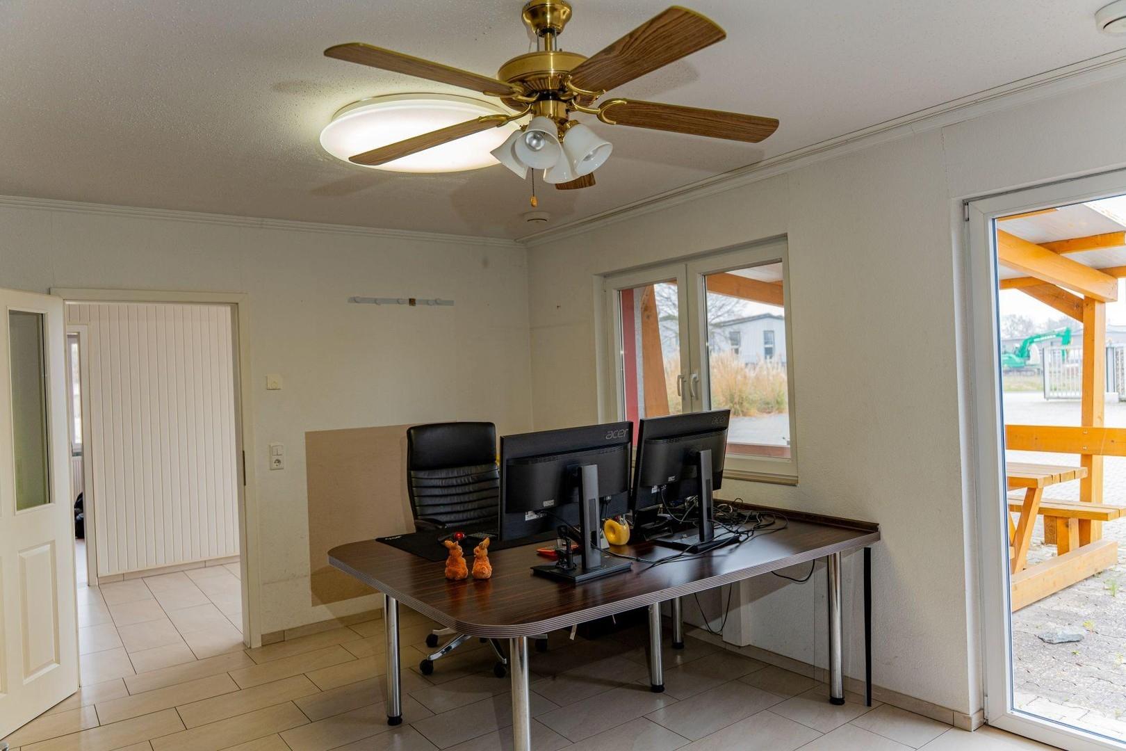 Büro 1