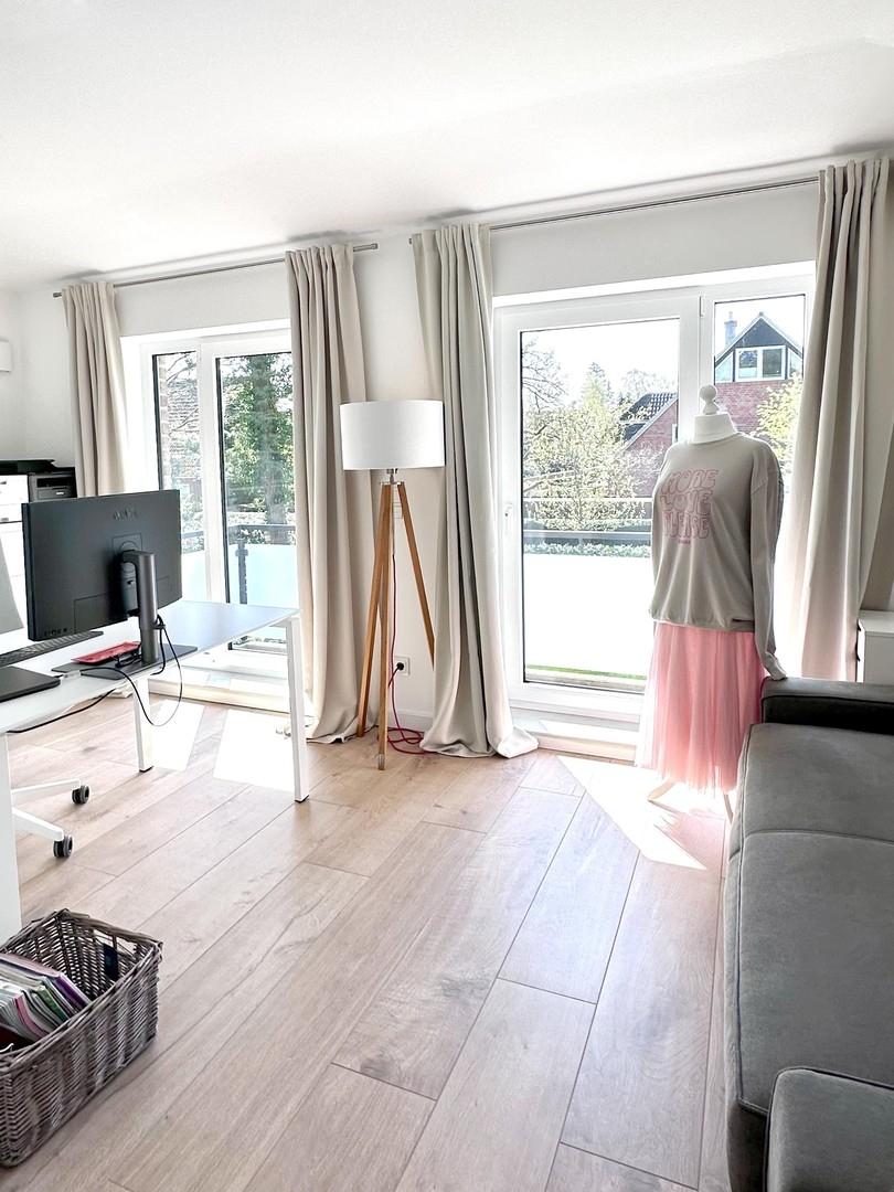 Zimmer mit Balkon