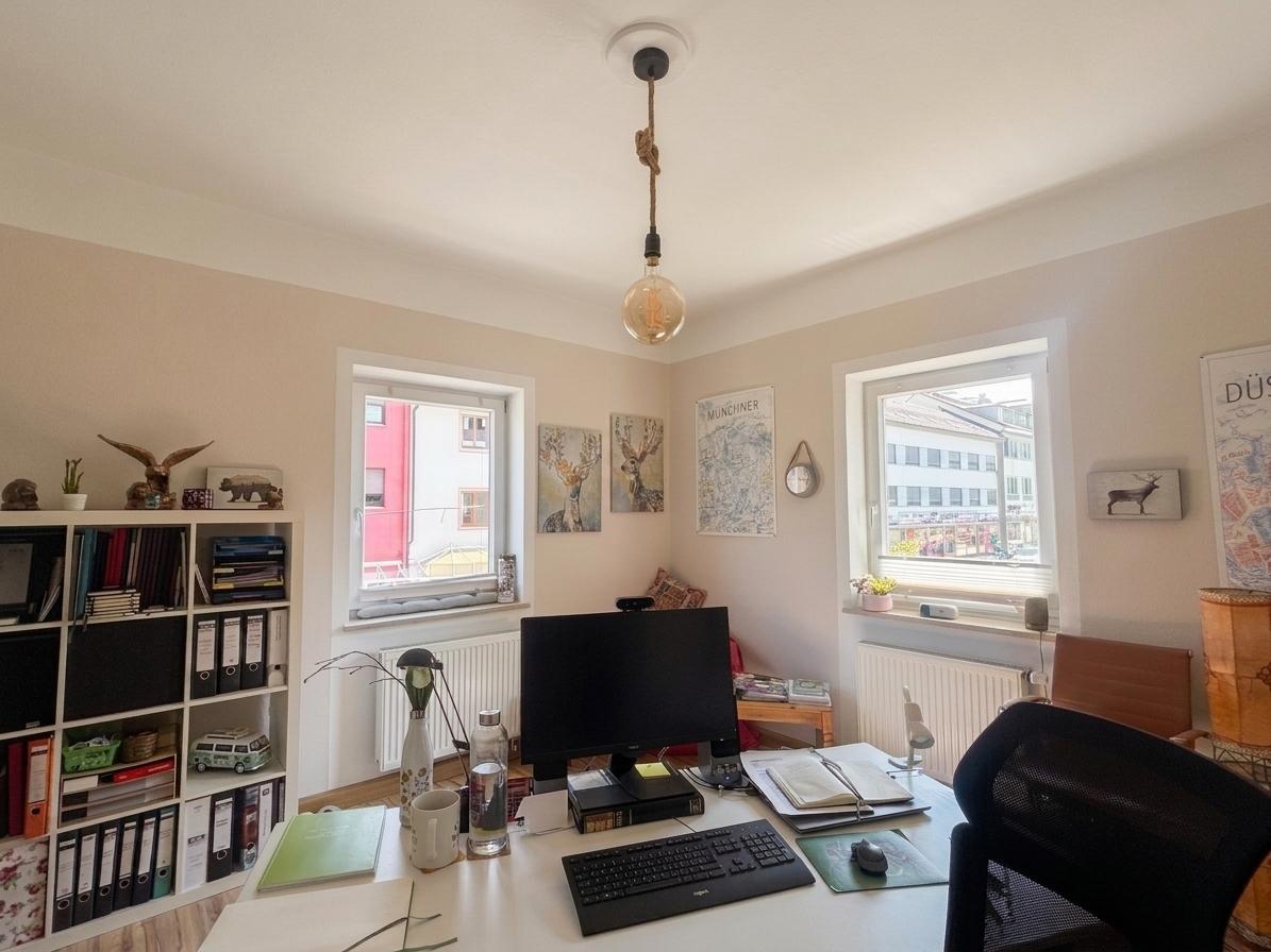 Weiteres Büro- oder Behandlungszimmer