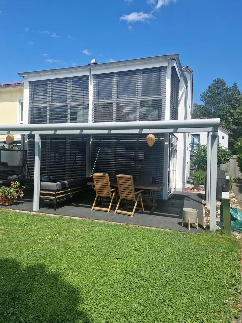 überdachte Terrasse