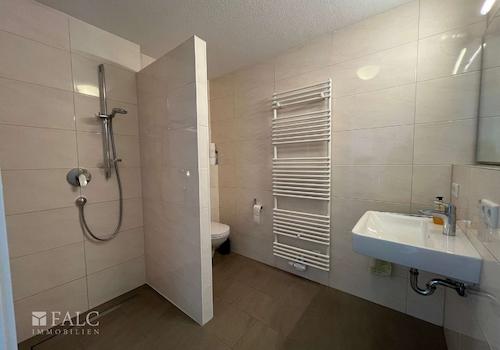 Modernes Badezimmer