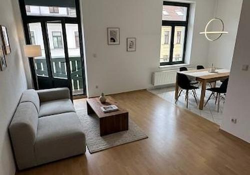 Wohnzimmer möbliert durch KI