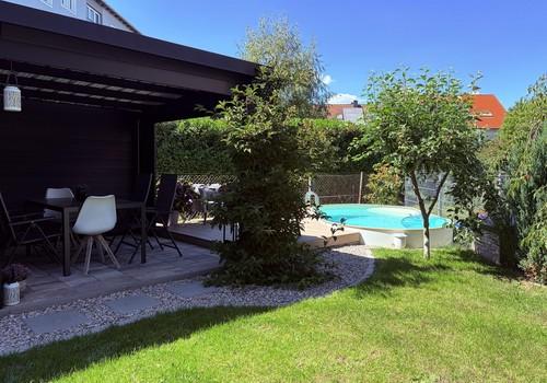 Garten mit Pool