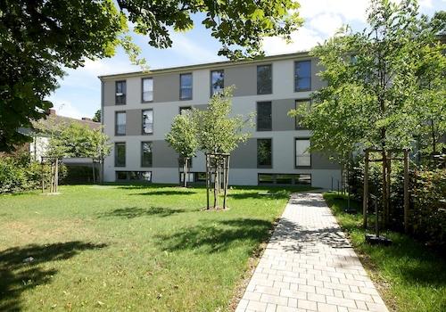 Straßenseite Zugang zum Haus