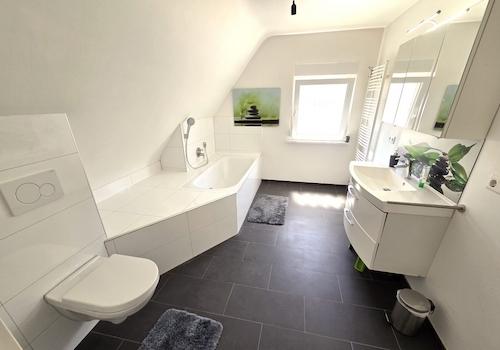 Badewannenbadezimmer