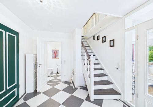 Treppe ins Obergeschoss