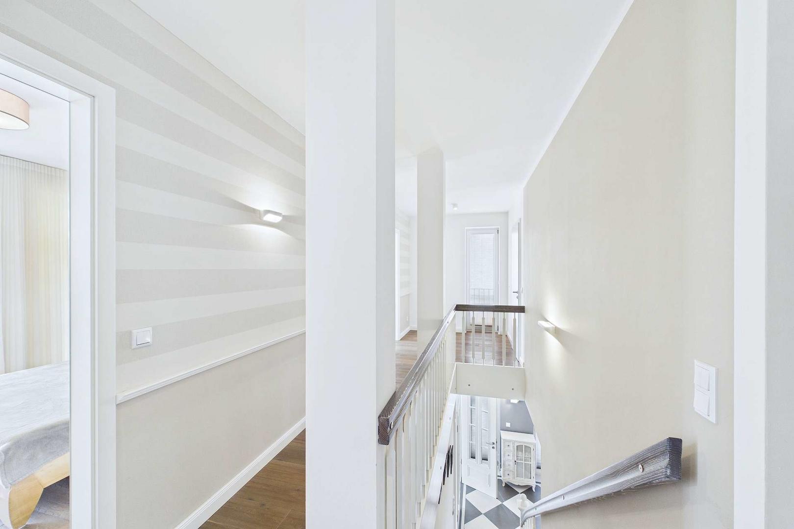 Flur mit Treppe ins Erdgeschoss