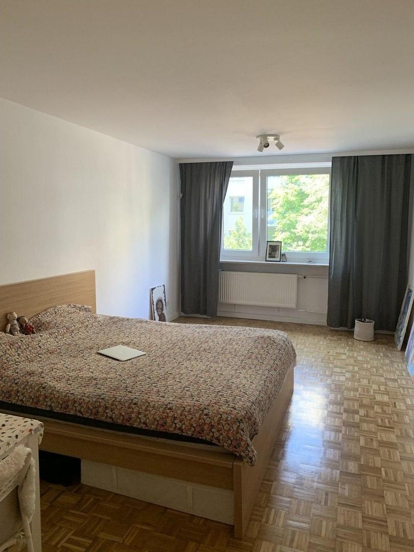 Das großzügige Wohnzimmer, 1/2