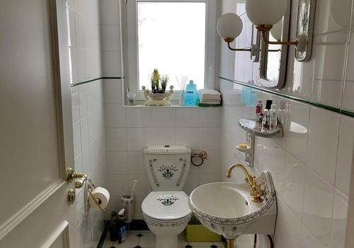 Separates Gäste-WC