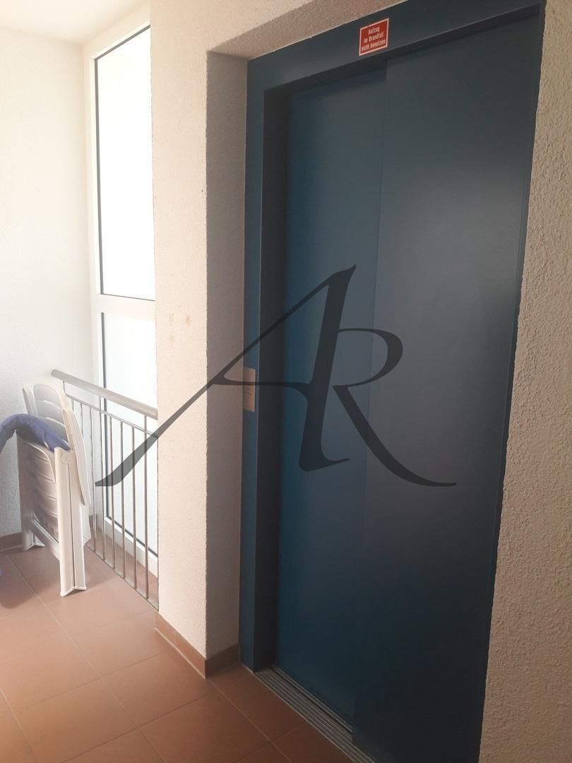 Wohnungsflur mit eigenen Fahrstuhlzugang