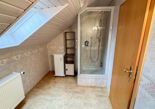 Tageslichtbad mit Dusche DG