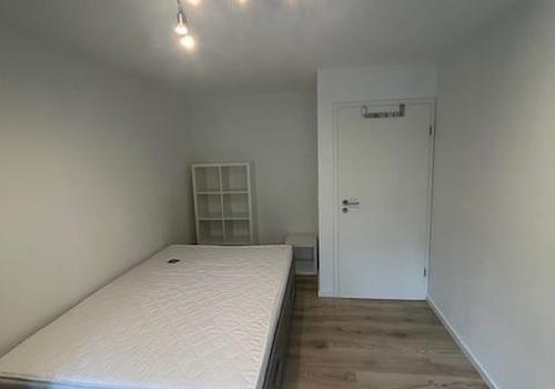 Zimmer 2 (Zugang zum Balkon)